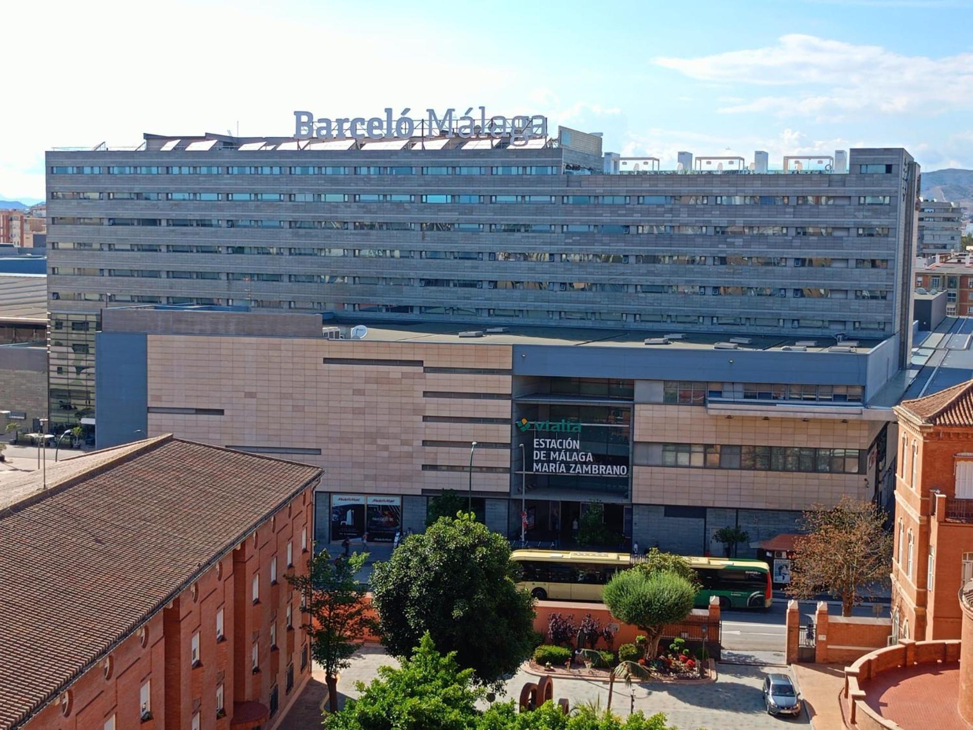 Habitacion Privada Centro Malaga Cerca Tren Maria Zambrano Y Playa Muy Buena Conexion Wifi Exterior photo