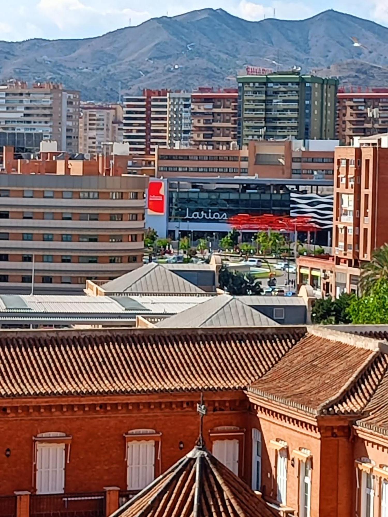 Habitacion Privada Centro Malaga Cerca Tren Maria Zambrano Y Playa Muy Buena Conexion Wifi Exterior photo